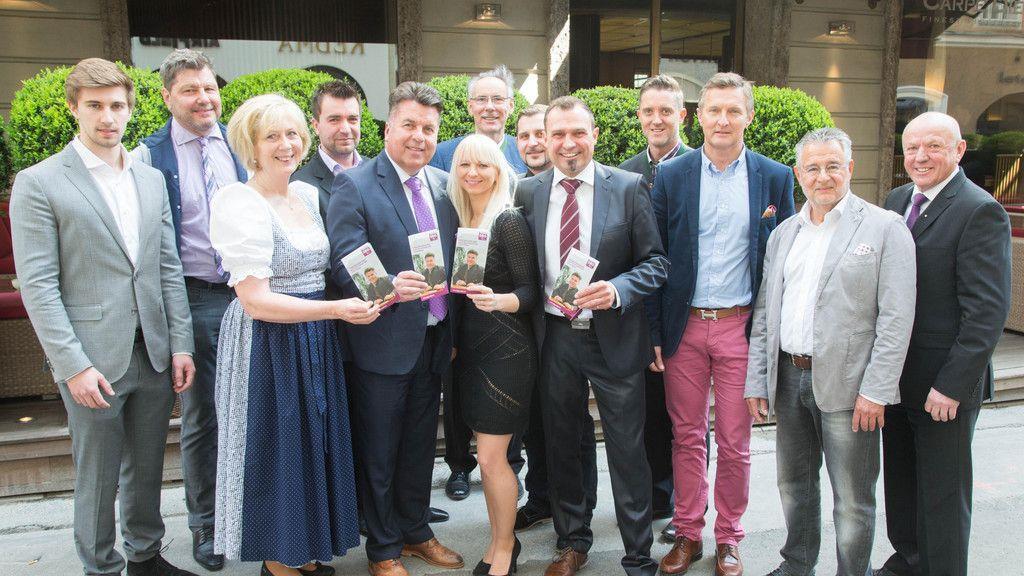 Mayr stellt neue Partei vor