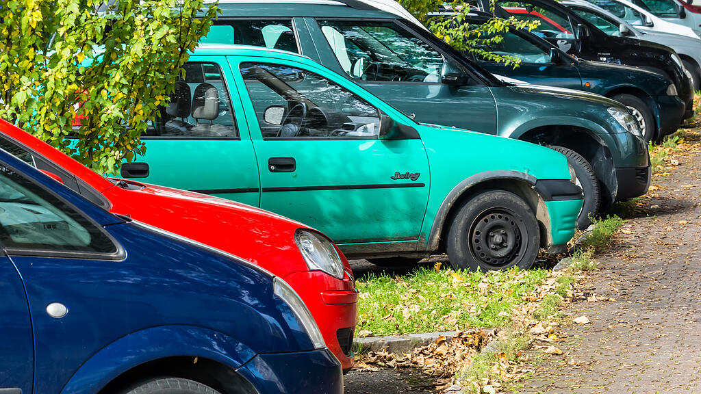 Geparktes Auto SB