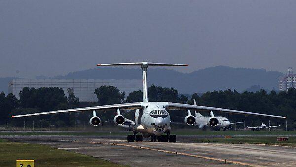 Maschine vom Typ Ilyushin IL-76 abgeschossen