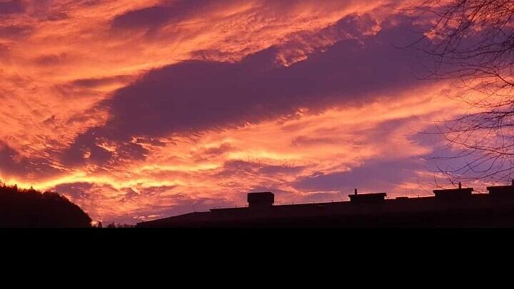 Wundersch\u00f6ner Sonnenaufgang \u00fcber Salzburg III