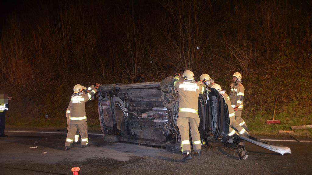 St. Veit: Unfall auf B311 fordert Verletzten