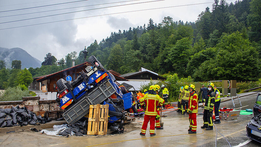 Unfall Hilfs-Lkw THW
