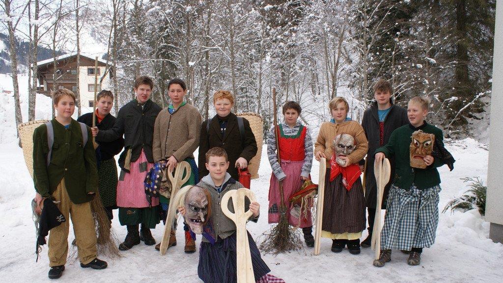 Krapfenperchten in Dienten