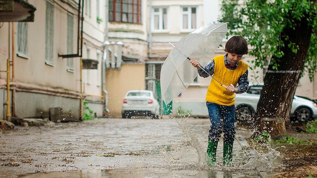 SB: Regen, Schlechtwetter, Niederschlag, Schirm, Regenschirm