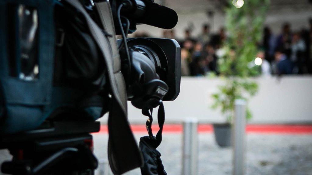 Presserummel am roten Teppich