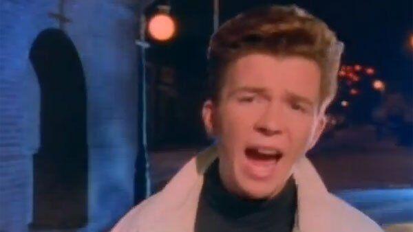 "Rick Rolled": Internetschabernack lässt Rick Astley auferstehen.