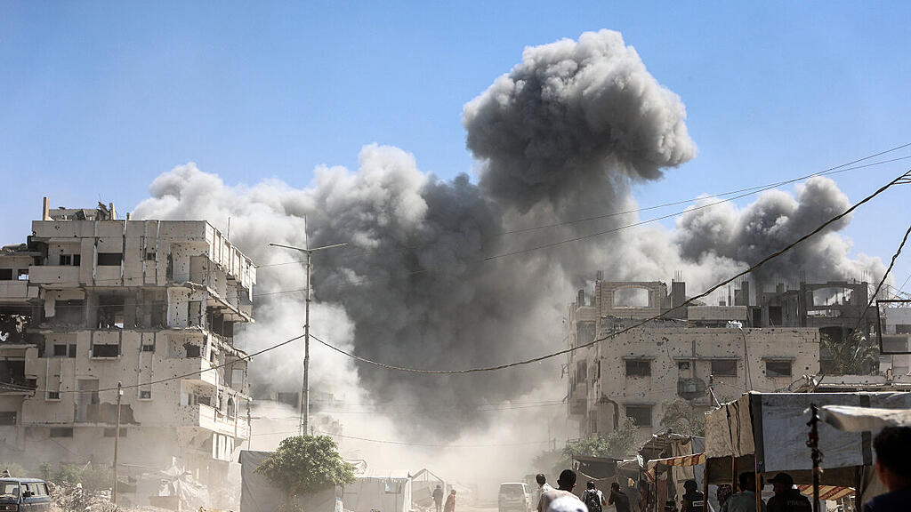 Hochhaus in Gaza Stadt zerstört