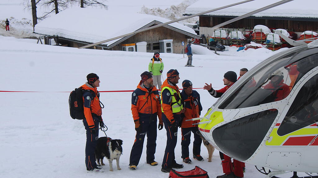 Lawinenhunde Bergrettung Training