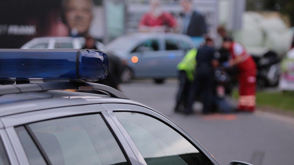 Harley-Fahrer schleudert in Gegenverkehr