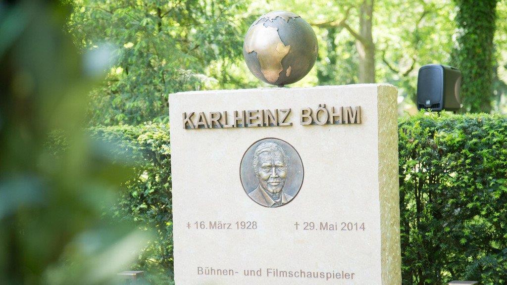 Trauerfeier am Ehrengrab von Karlheinz Böhm