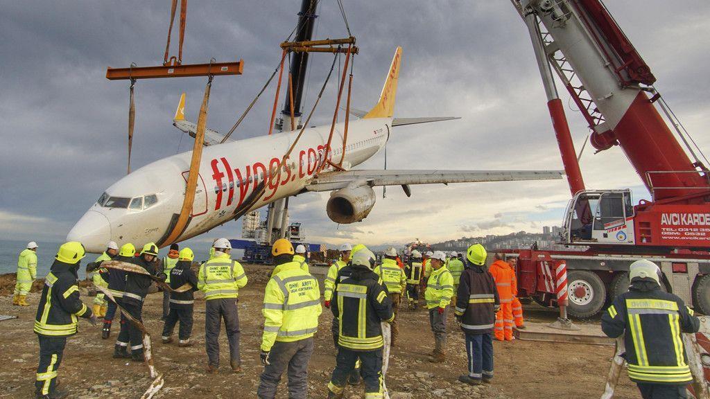 Flugzeug wird geborgen