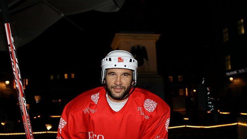 Eishockey-Charity am Mozartplatz