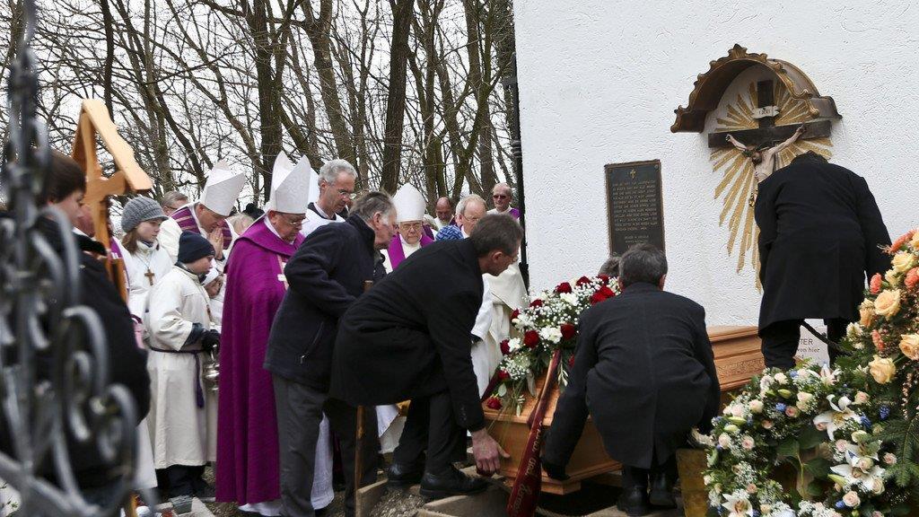 Begräbnis von Franziska Jägerstätter