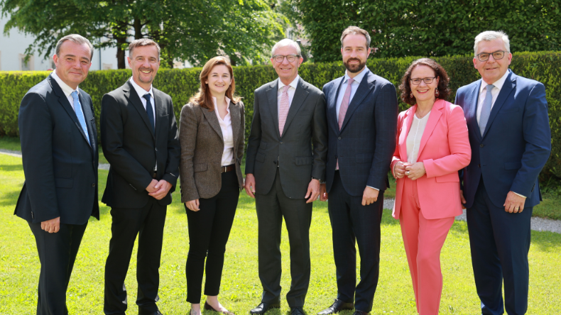 Komplette Salzburger Landesregierung