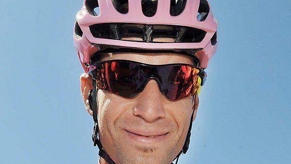 Nibali steht ganz oben am Treppchen