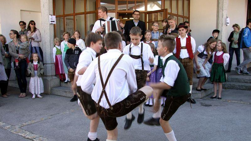 Maibaumaufstellen in Hof