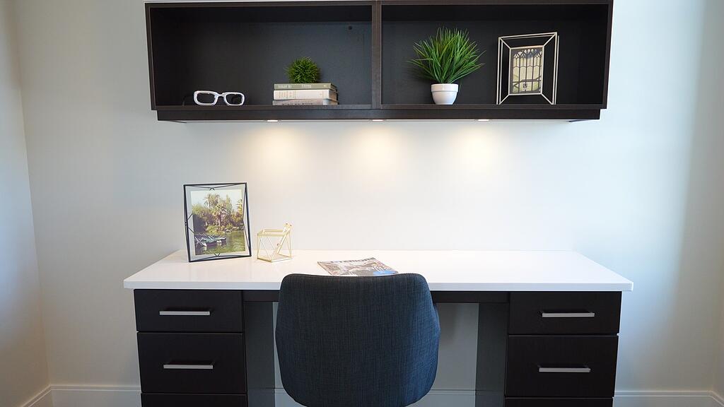 Home Office, Schreibtisch, Drehstuhl, SB