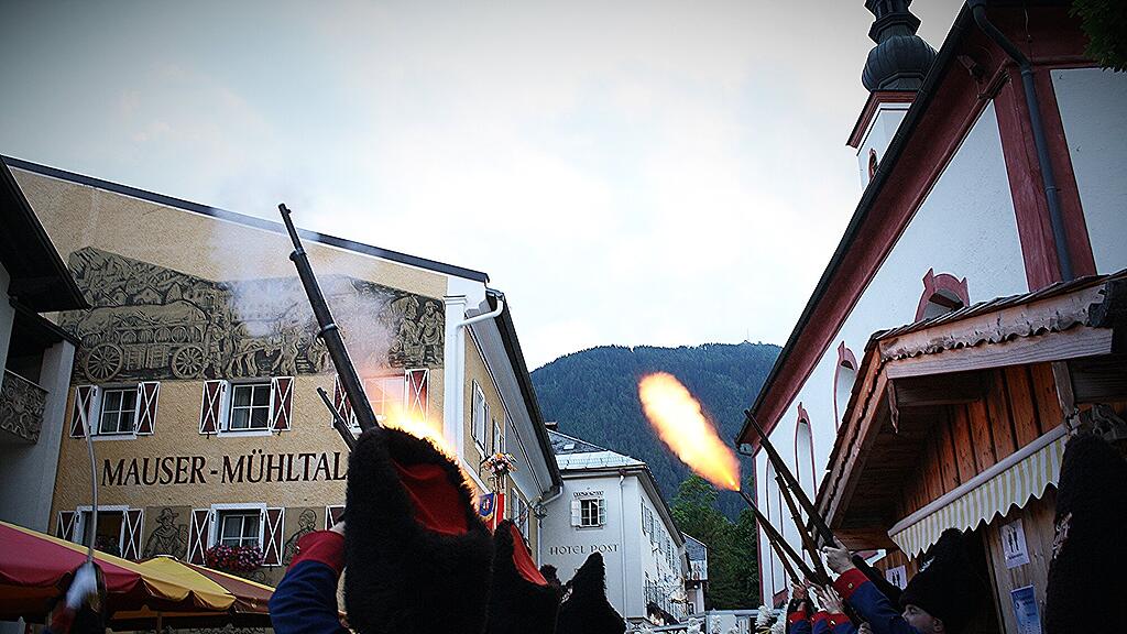 Fest der B\u00fcrgermusik Mauterndorf \/Zapfenstreich und D\u00e4mmerschoppen