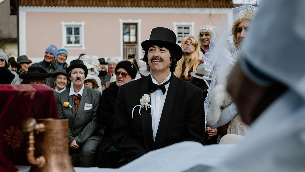 Verkehrte Hochzeit, Kirche