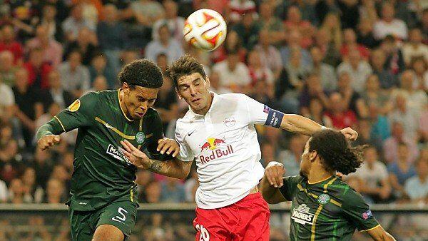 Kapitän Jonatan Soriano (Mitte) und Red Bull Salzburg erwartet gegen Celtic Glasgow ein harter Fight.