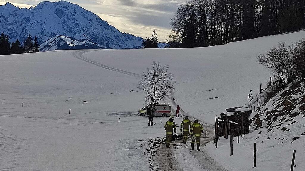 Rettungswagen im Schnee