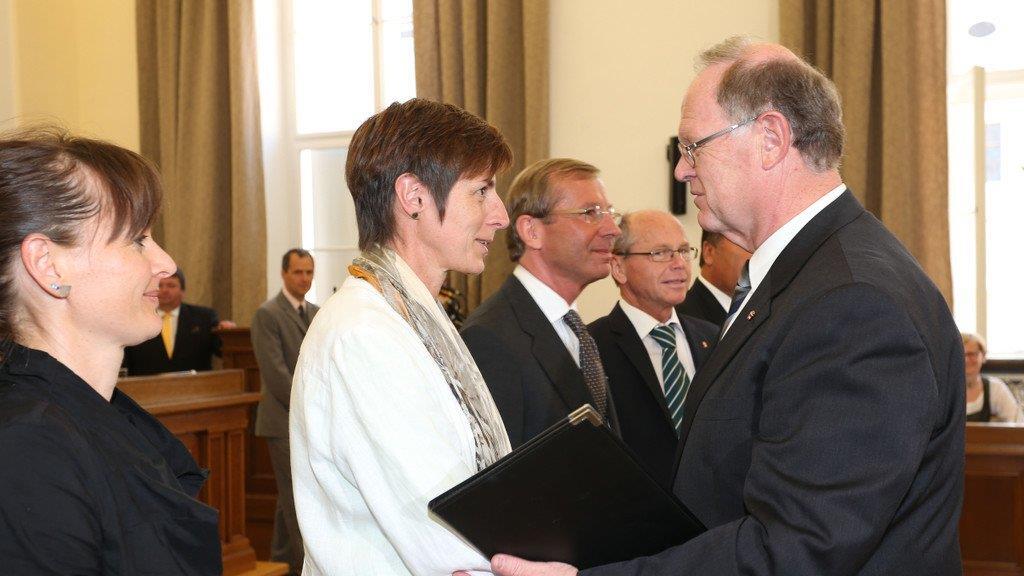 Neue Landesregierung angelobt, III