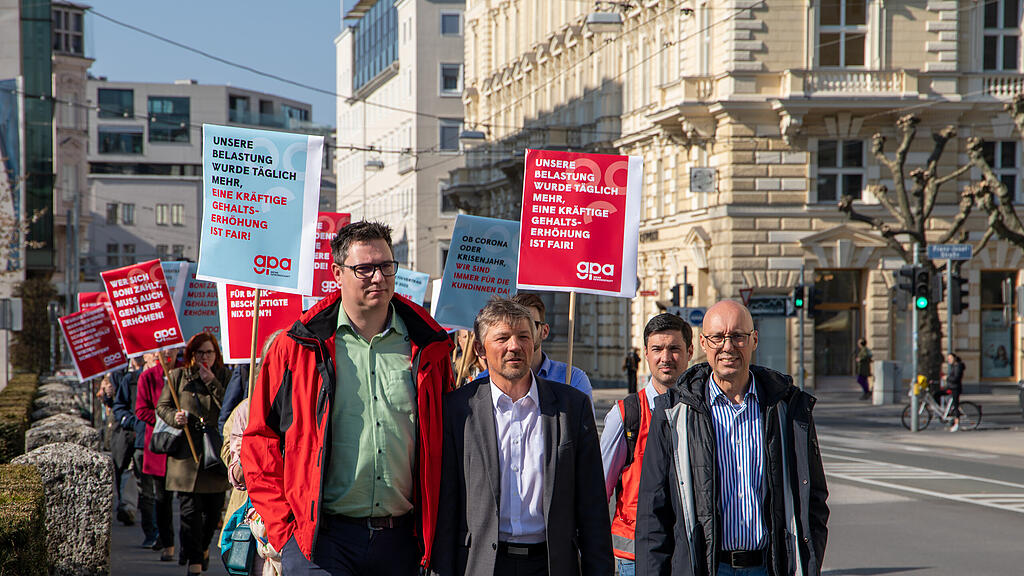 Protestkundgebung der Bankangestellten in Salzburg