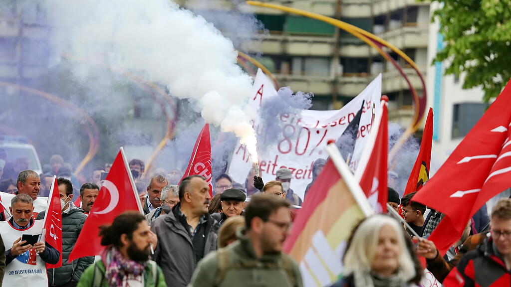 1. Mai-Demo in der Stadt Salzburg