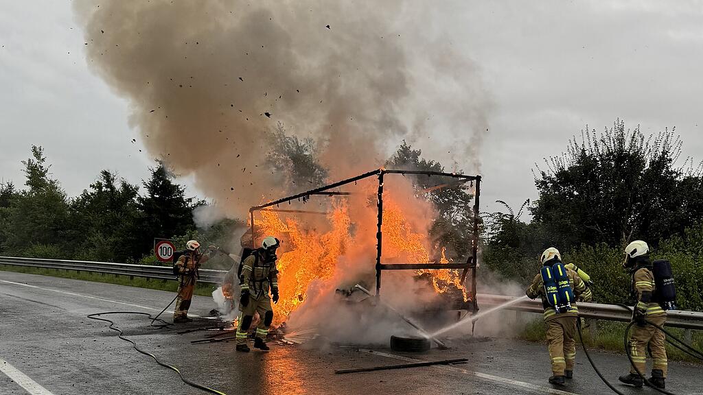 Fahrzeugbrand auf A10 bei Pfarrwerfen