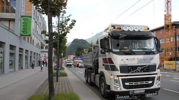 Radfahrerin von Lkw erfasst