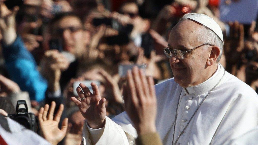 Zehntaussende Pilger bei Amtseinführung von Papst Franziskus