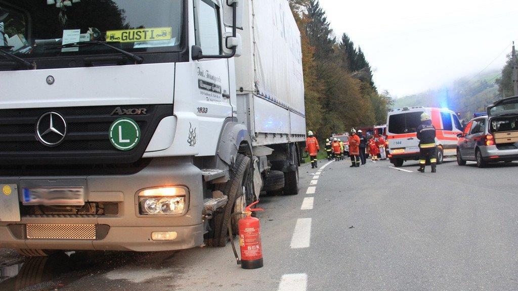Bischofhofen: Pkw knallt gegen Lkw