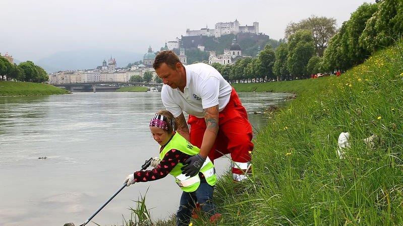 Reinigung der Salzachufer