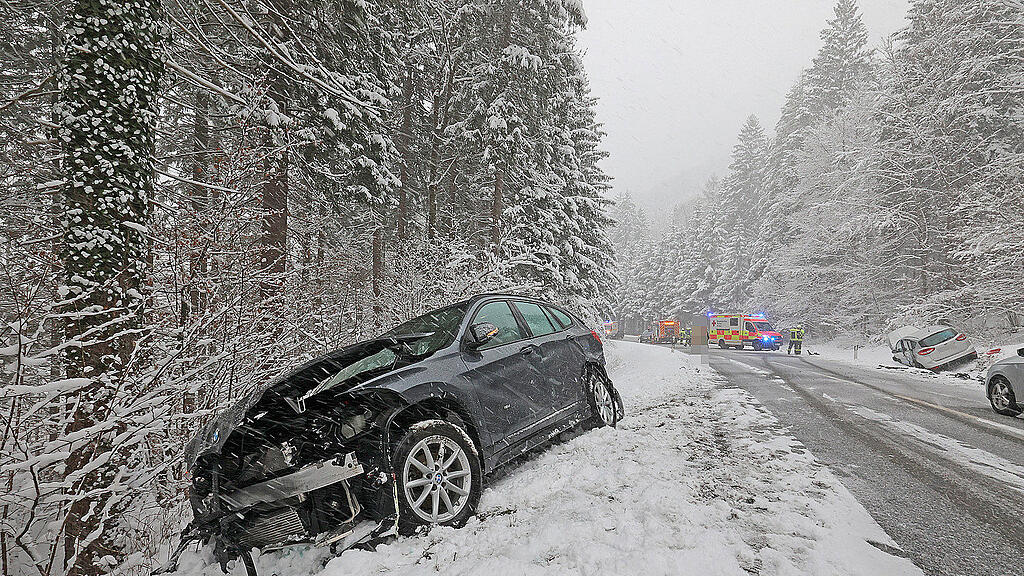 Unfall mit drei Autos auf B21 bei Schneizlreuth