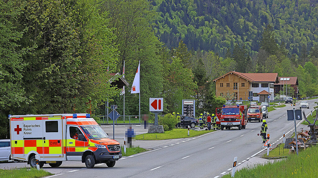 Schneizlreuth: Brennendes Auto auf Tankstelle