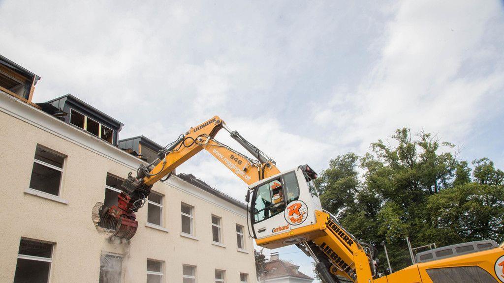 Abrissarbeiten am Areal der ehemaligen Riedenburg-Kaserne