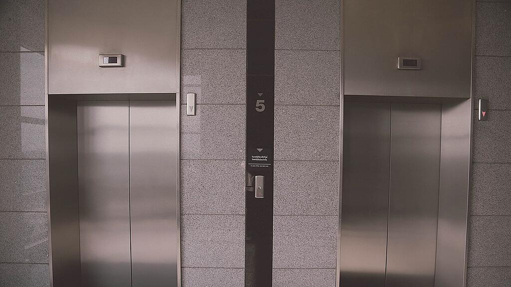 elevator-939515_1280.jpg