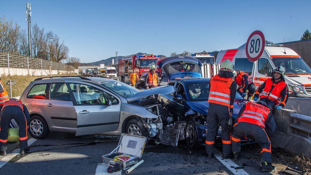 Zwei Verletzte bei Unfall vor Lieferinger Tunnel
