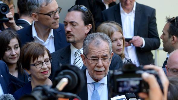 BP-Wahl: Stimmabgabe Alexander Van der Bellen