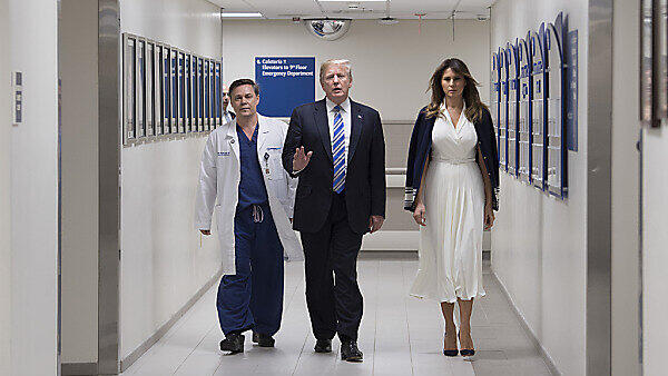 Präsident Trump mit First Lady Melania im Spital