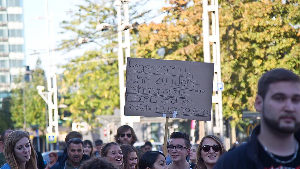 Demonstranten gingen auf die Straße.