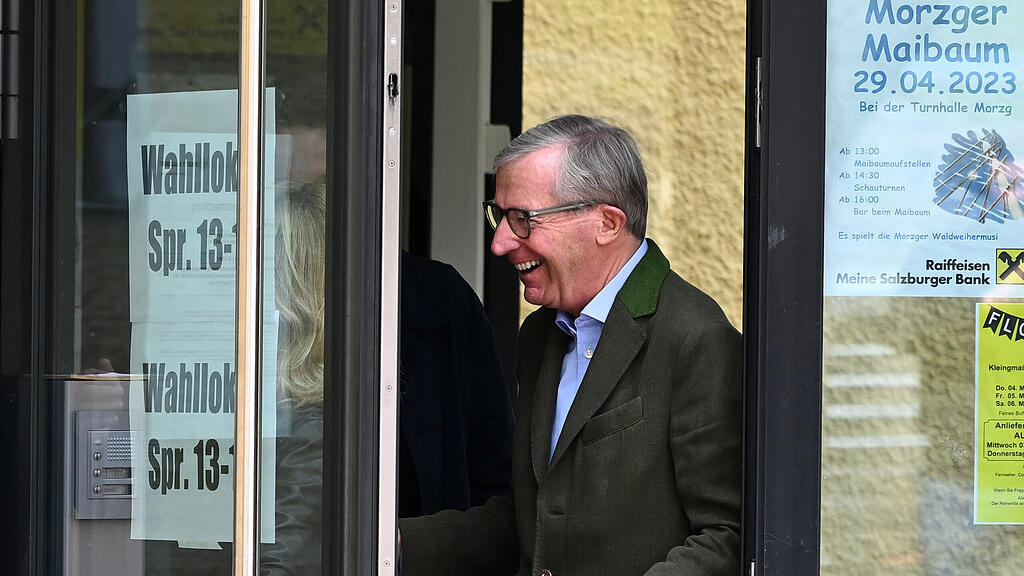 Salzburg-Wahl: Haslauer bei Stimmabgabe