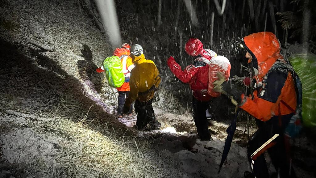 Bergsteiger am Rettenkogel bei eisigem Schneefall in Bergnot