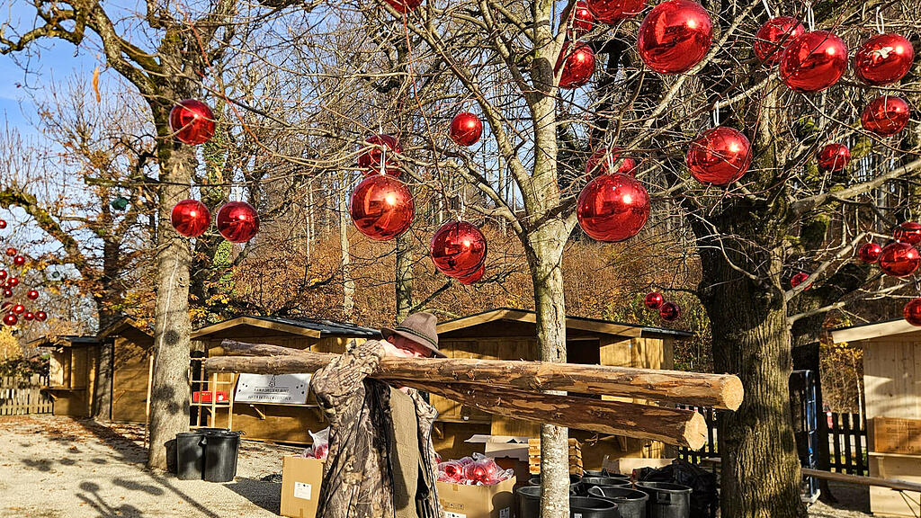Aufbau des Plainer Christkindlmarkts in Bergheim