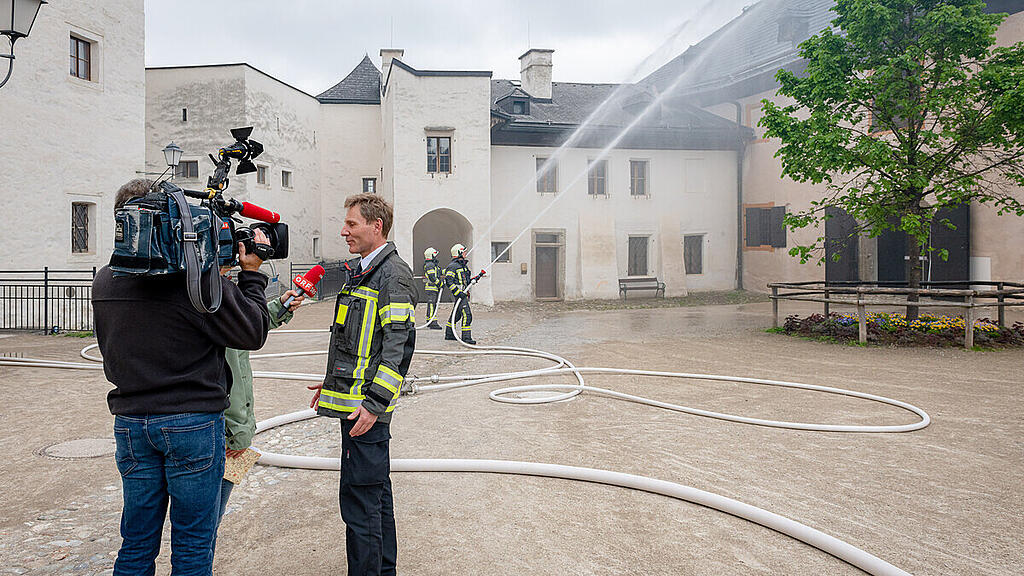Feuerwehr-Übung auf der Festung, II