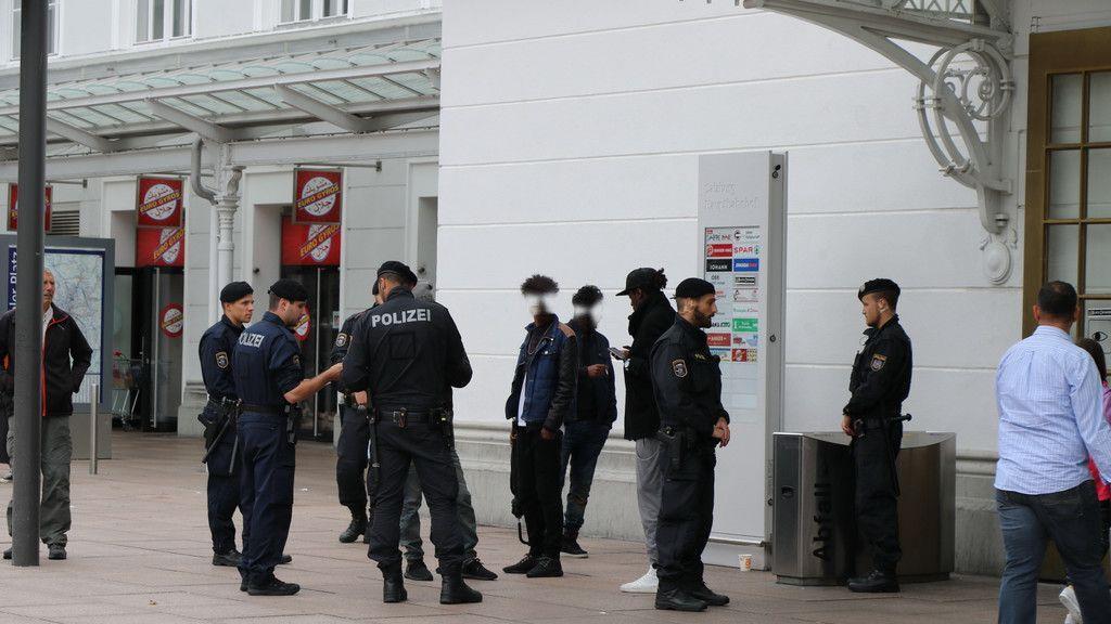 Präsenz der Polizei am Salzburger Hauptbahnhof seit August erneut erhöht