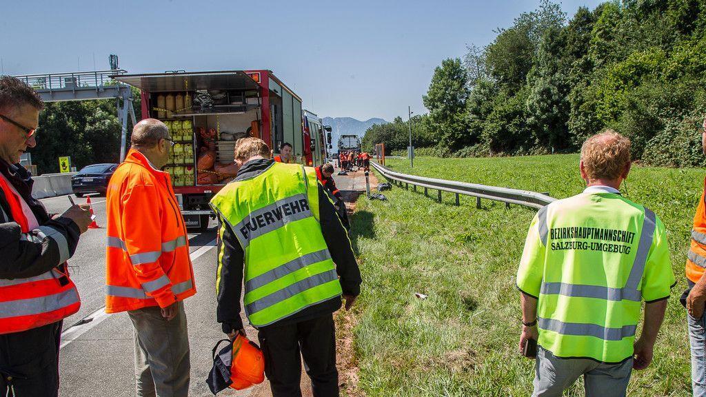 Lkw verliert Hydrauliktank auf A1