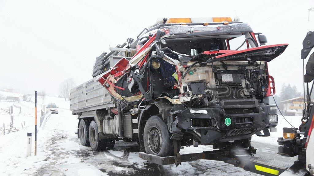 Schwerer Unfall auf B311