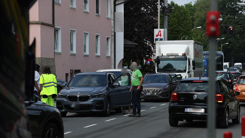 Asphaltierungsarbeiten Hofhaymer Allee und Nonntaler Hauptstraße