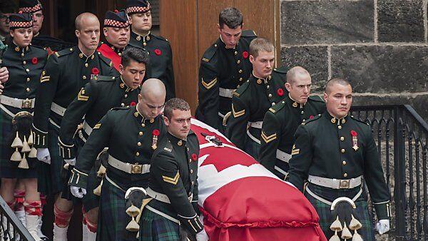 Der Soldat starb während einer Ehrenwache